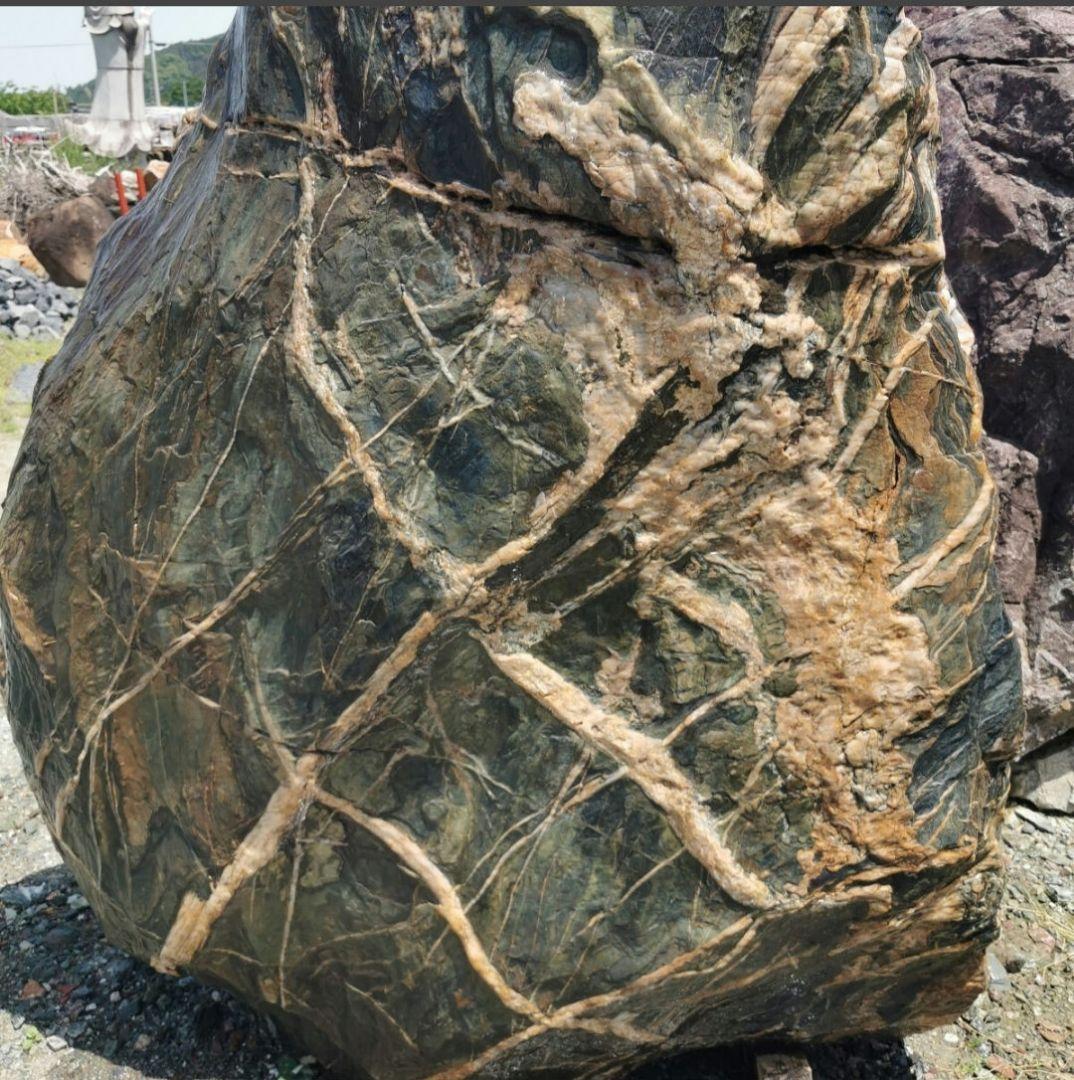 三波石　2.044キロ　庭石　石　石材 庭　坪庭　ガーデニング　置物　オブジェ