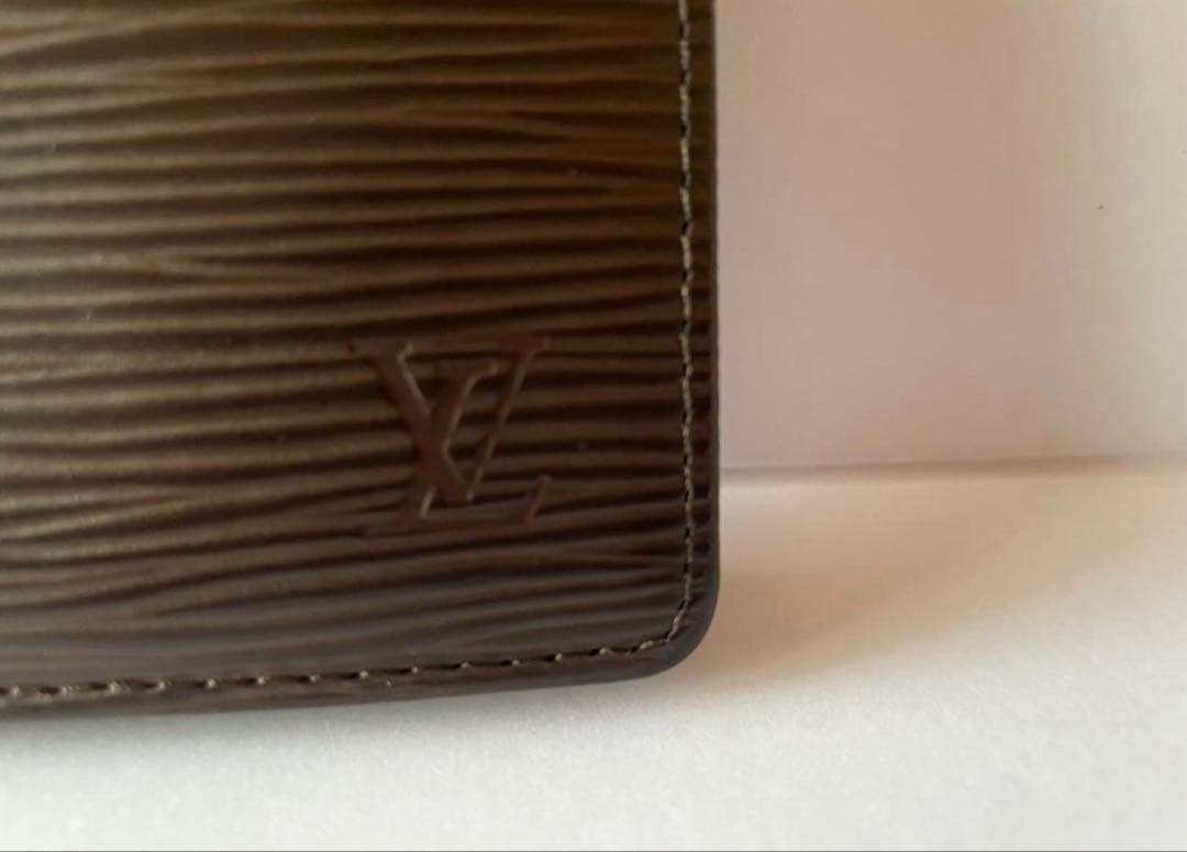 LVエピ　焦茶二つ折り財布　焦茶