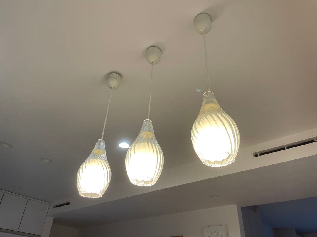 ホワイトガラス ペンダントライト 3灯