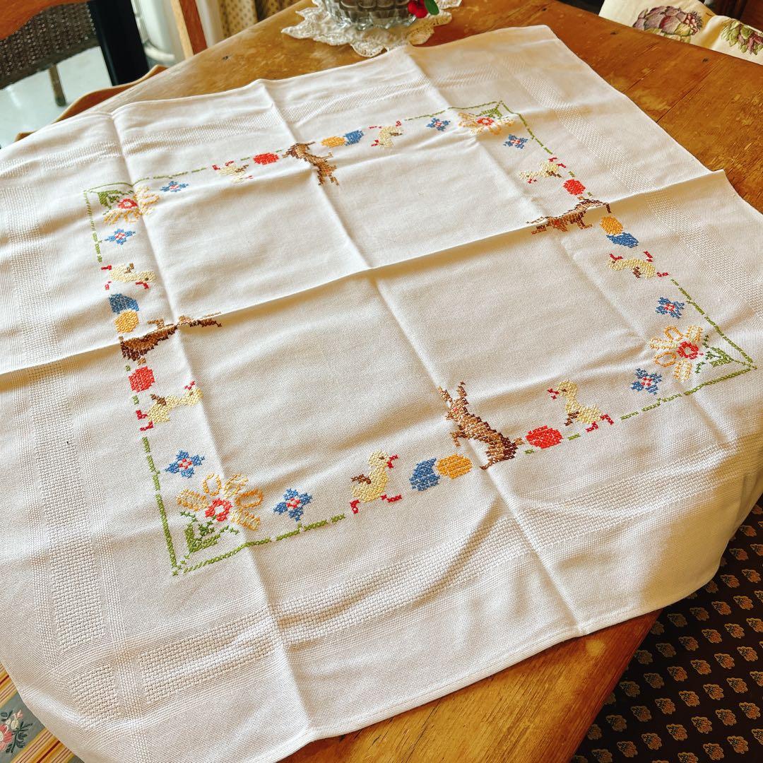 可愛い動物柄のテーブルクロス