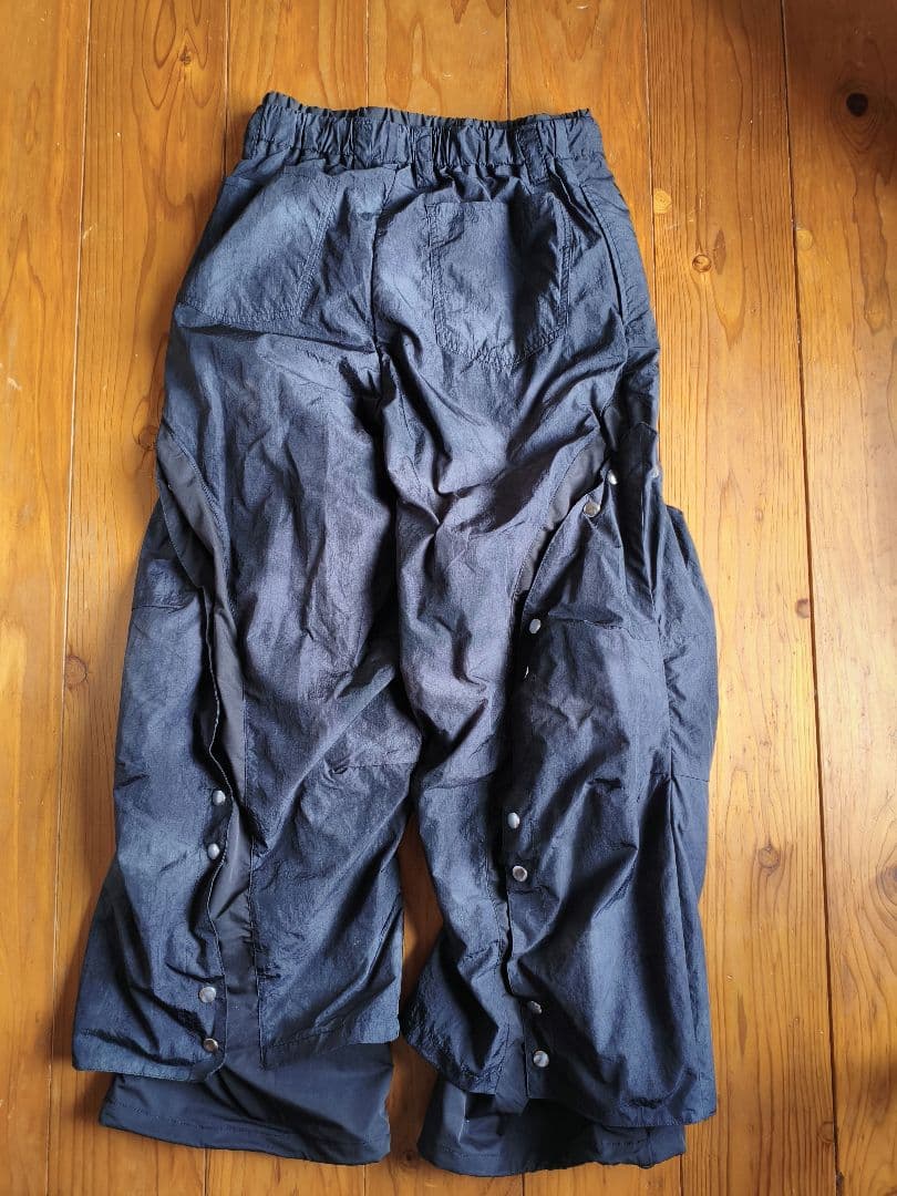 試着のみ　タグ付き　GRANCY ナイロンパンツ ブラック Sサイズ