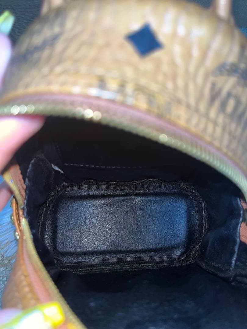 MCM エムシーエム ミニリュック ヴィセトス スタッズ キャメル