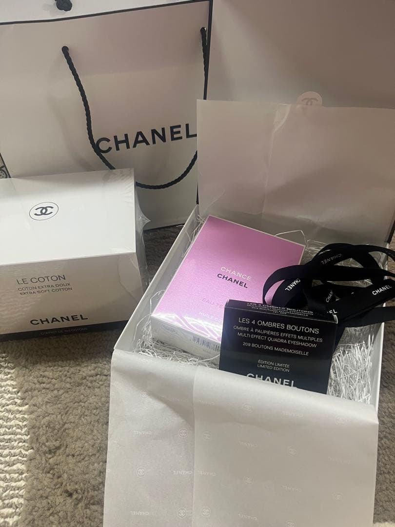 ２４時間限定！新品❤︎CHANELシャネルボディオイルアイシャドゥコットンセット