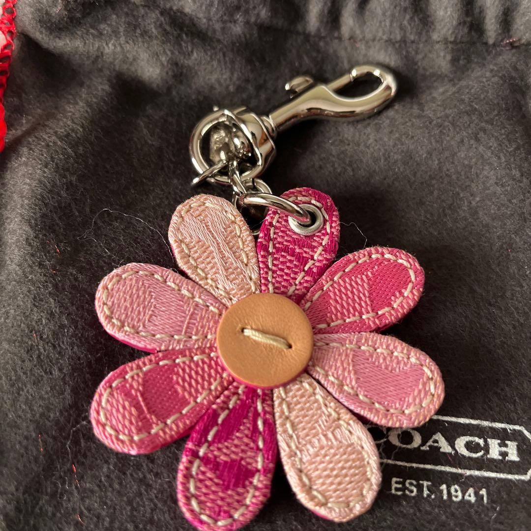 COACH シグネチャーデイジーデザイン　バッグチャーム