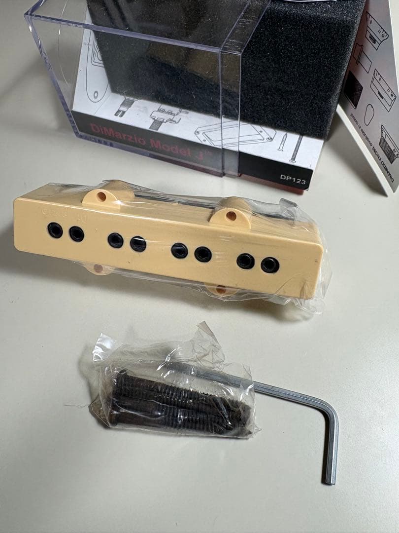 DIMARZIO DP123 CREAM ジャズベース用 ブリッジ側のみ