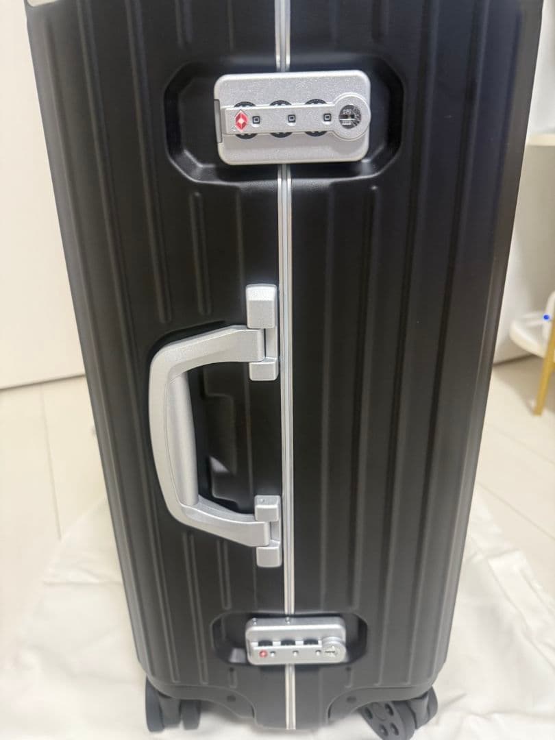 【新品未使用】リモワ ハイブリッド チェックイン M ブラック　黒