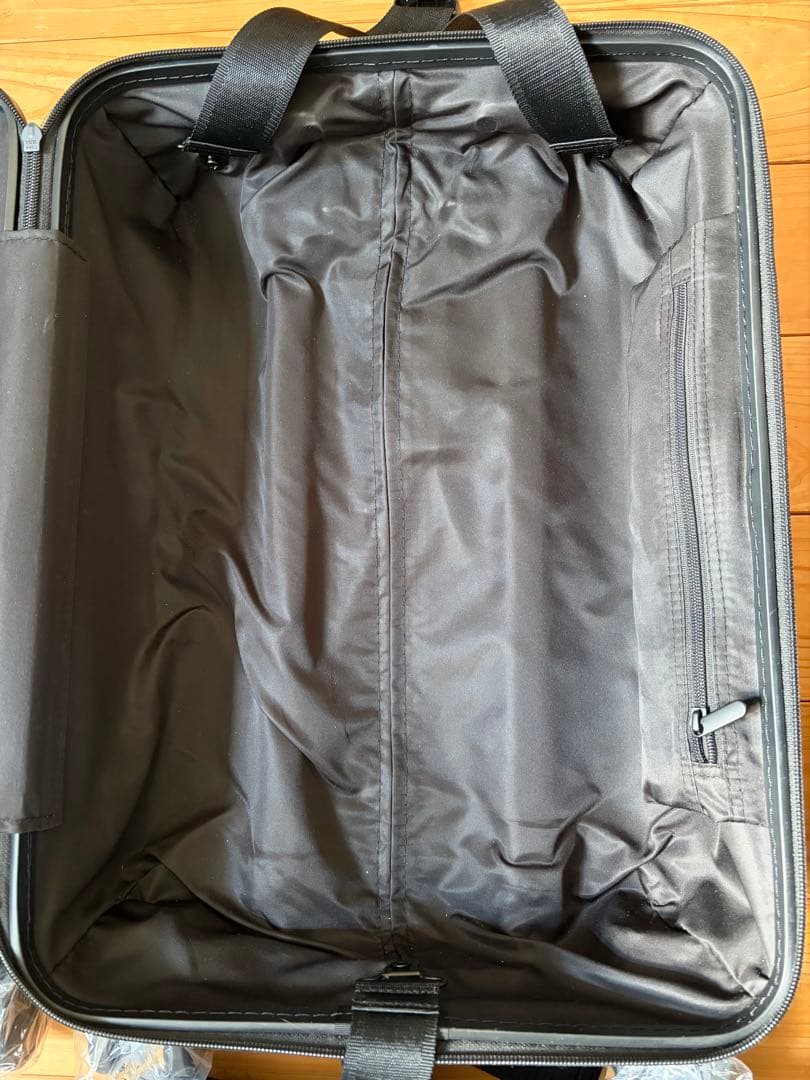 【aucentic】ブラックキャリーケース TSAロック付き