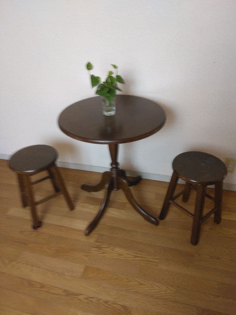 テーブルと椅子のセット