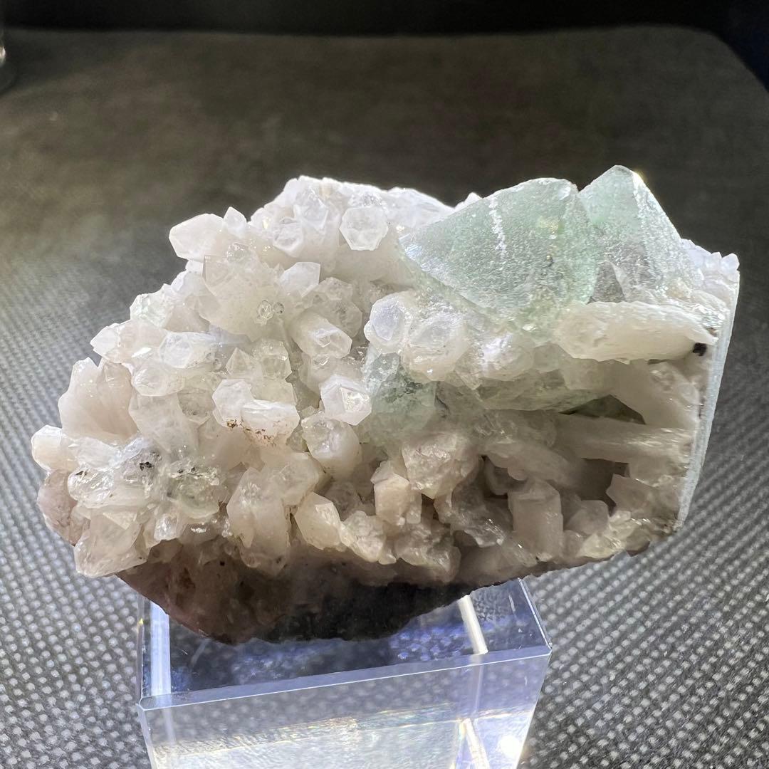 内モンゴル産　クォーツ共生「フォレストグリーン」「モスグリーン」フローライト
