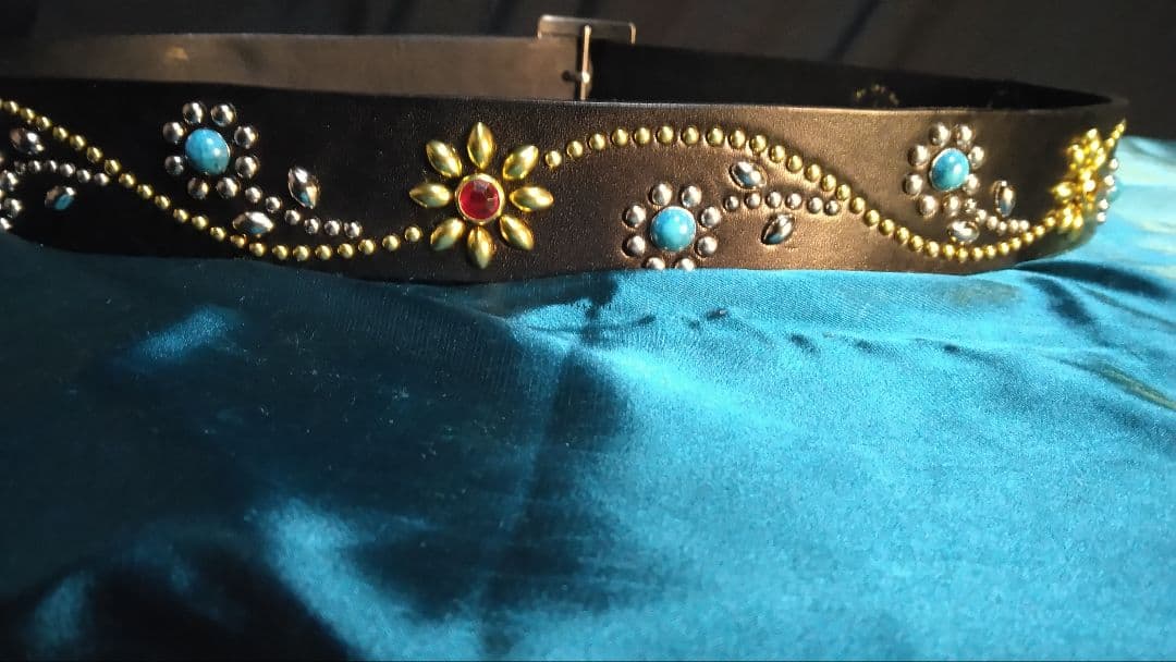 PG栃木レザーツタ&フラワースタッズベルト　ブラック　ニッケル&ブラス