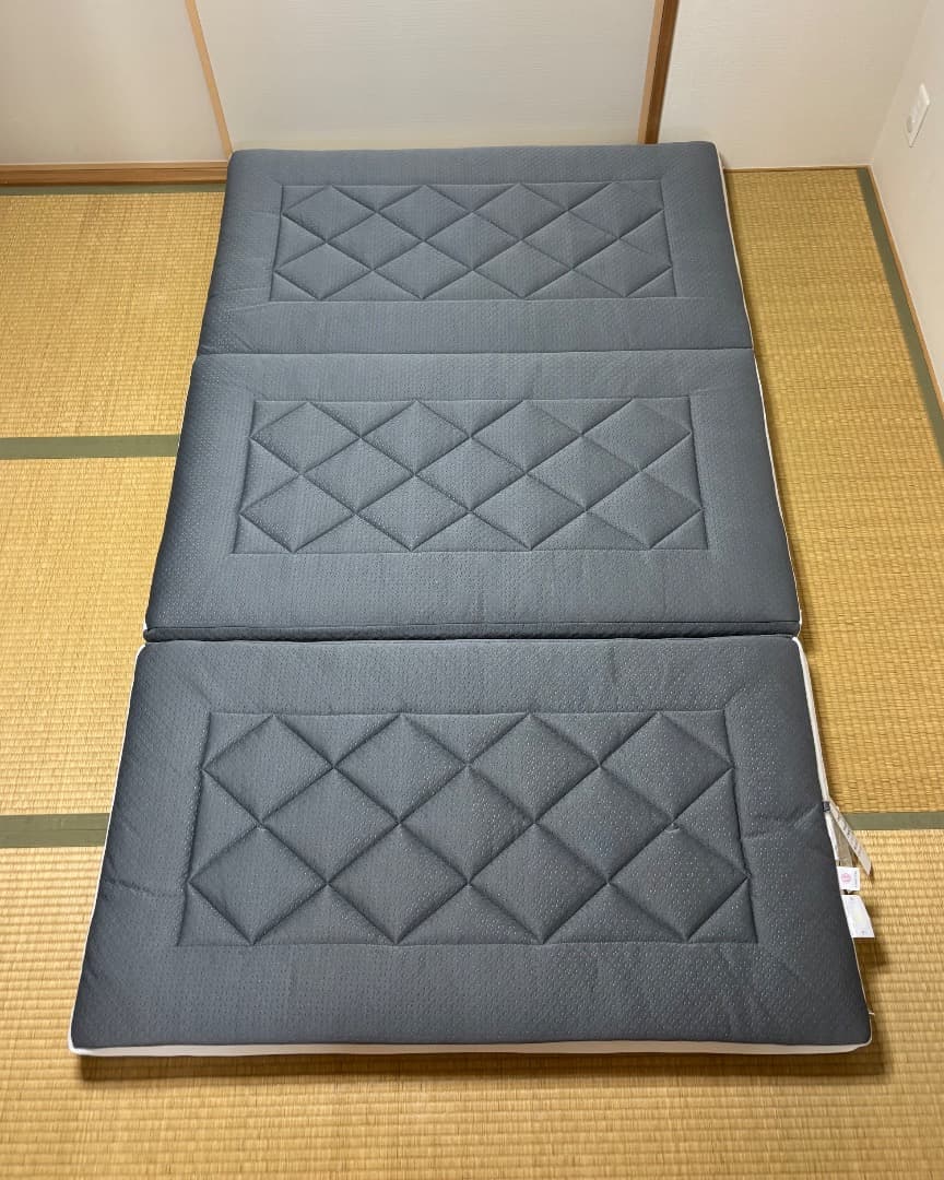 西川 3つ折り 体圧分散マットレス (セミダブル)