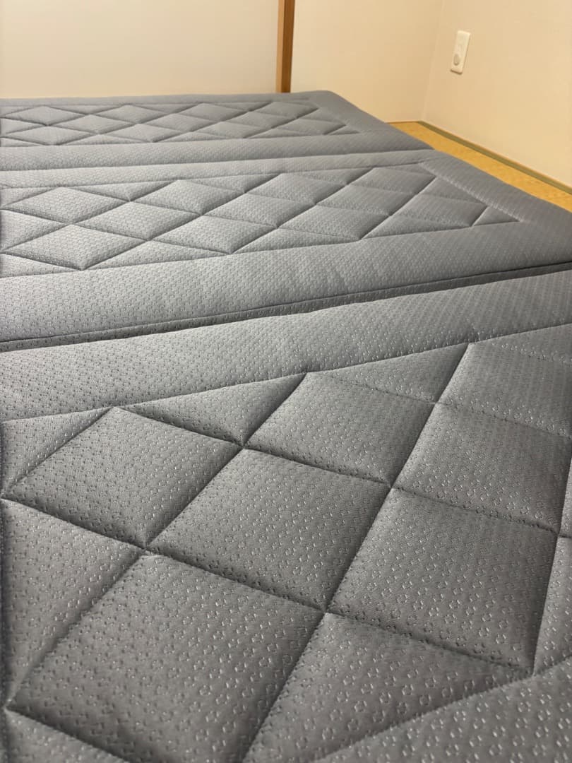 西川 3つ折り 体圧分散マットレス (セミダブル)