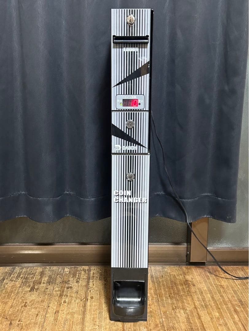 両替機　1000円→100円玉10枚　台間メダルサンド　　送料無料