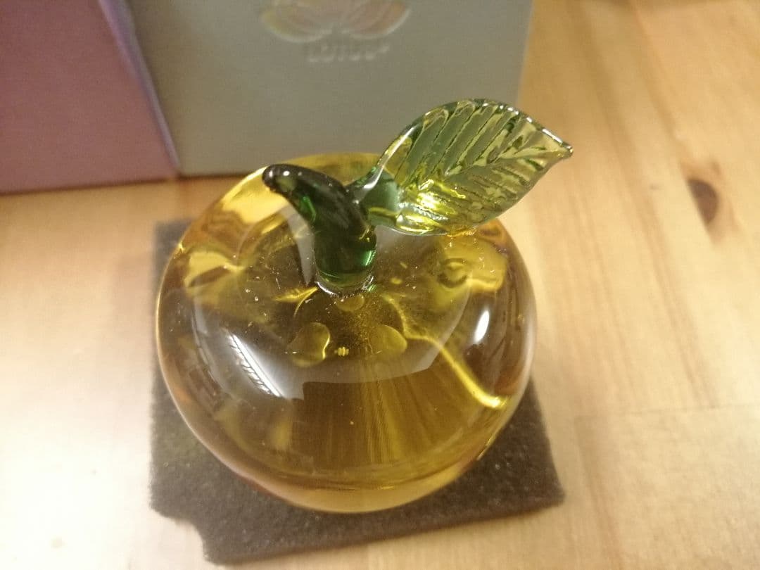 クリスタル　ゴールド　りんご