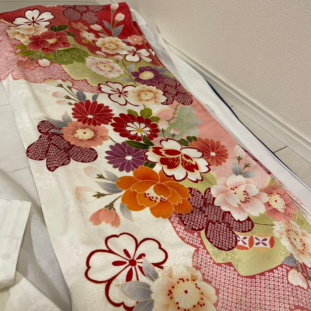 【京都きもの友禅】成人式　振袖と長襦袢のセット　白地に花柄