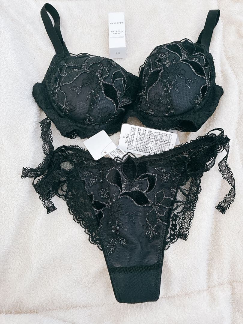 ブラデリス　今季新作　ブラ&ショーツ　E65 M 未使用　バスト美容液