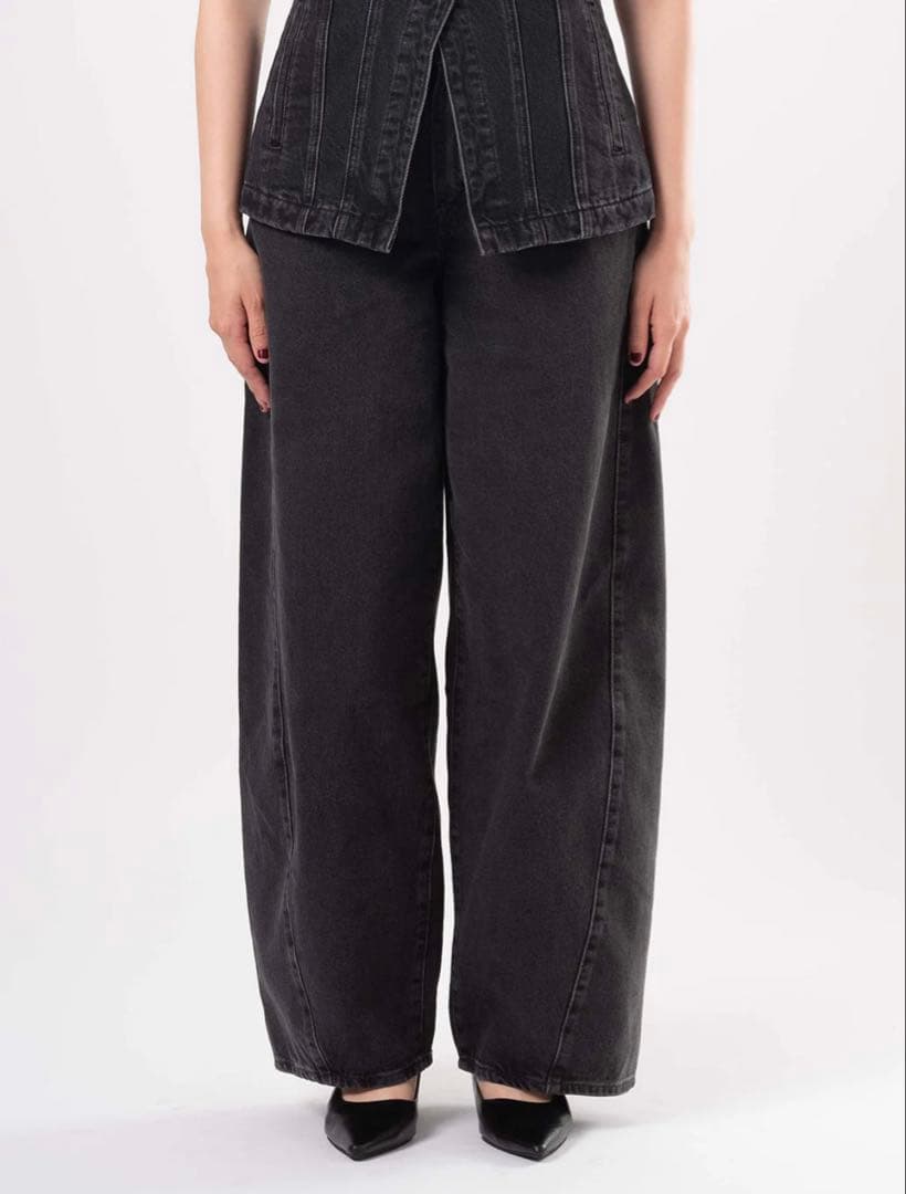 Levi's SUPER BAGGY バレルジーンズ ブラック　Ｗ２６