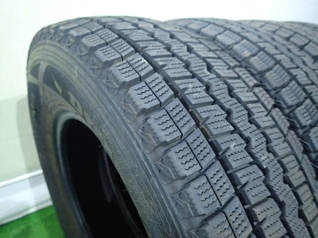 B986【送料無料】ダンロップ　ウィンターマックスSV01 195/80R15