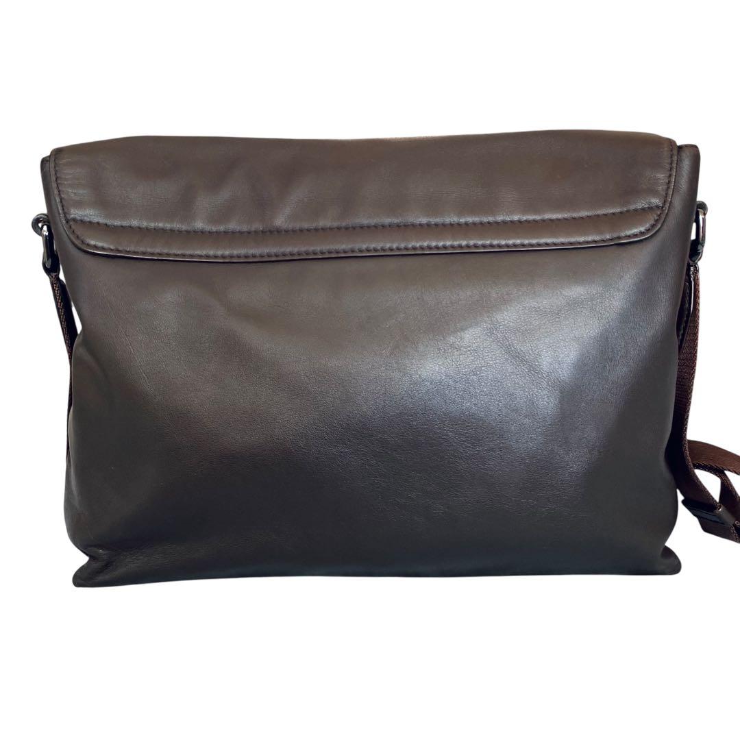 HUGO BOSS ヒューゴボス 美品 レザー メッセンジャーバッグ A4収納
