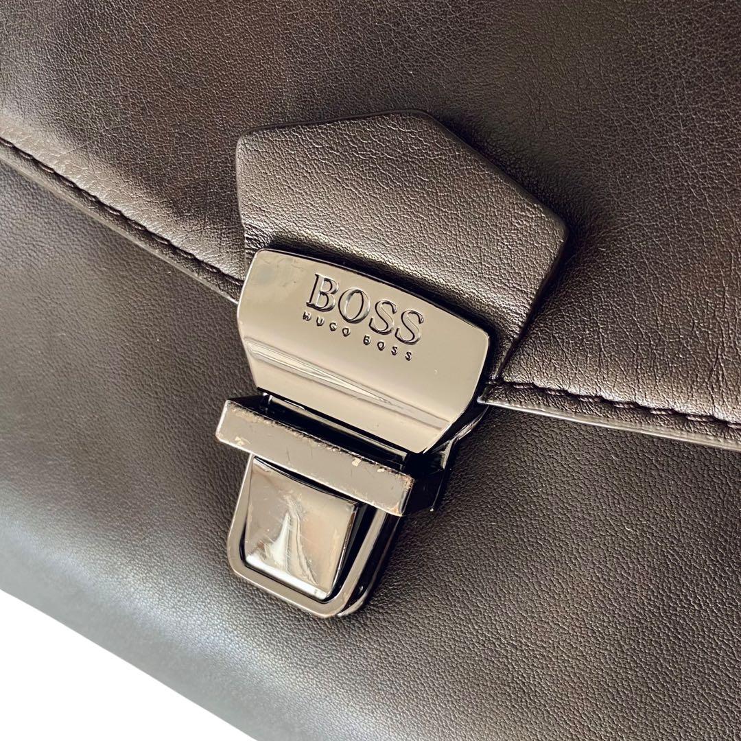 HUGO BOSS ヒューゴボス 美品 レザー メッセンジャーバッグ A4収納