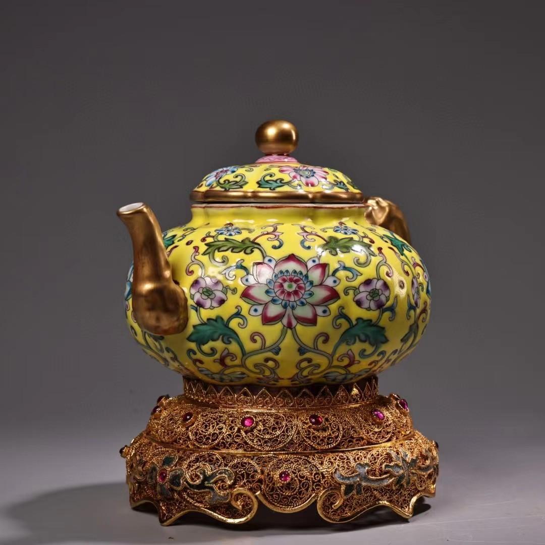 中国古美術・珍品旧蔵七宝彩と鎏金の磁器の茶壺・急須・底台付・文房具・置物・茶道具