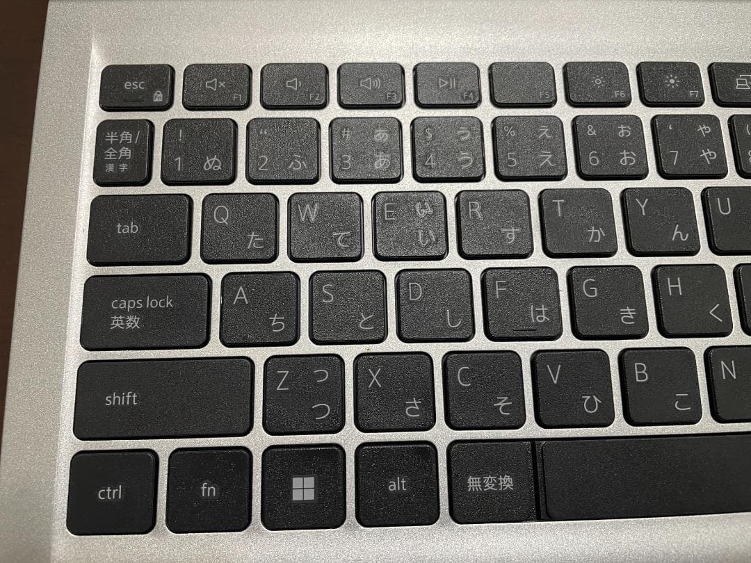 L*o様 DELL Inspiron 15 3520 P112F007 ディスプ