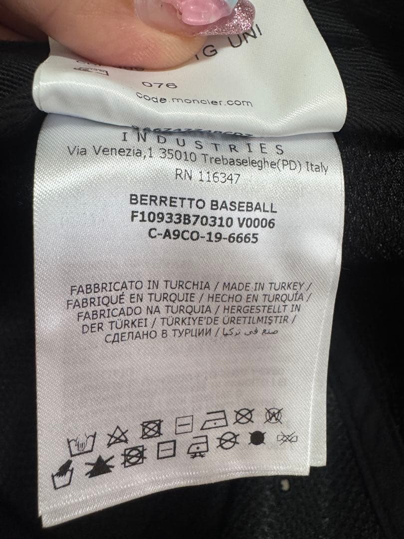 正規品MONCLER ブラック ベースボールキャップレディース