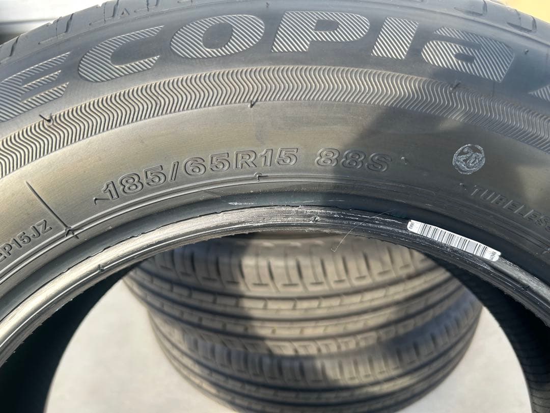 185/65/15タイヤ　新車外し