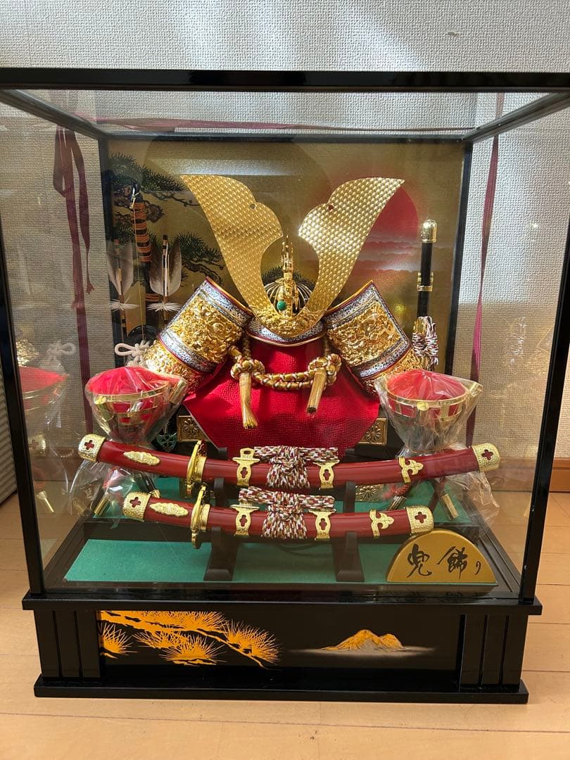 五月人形　兜　ガラスケース　オルゴール、ライト付