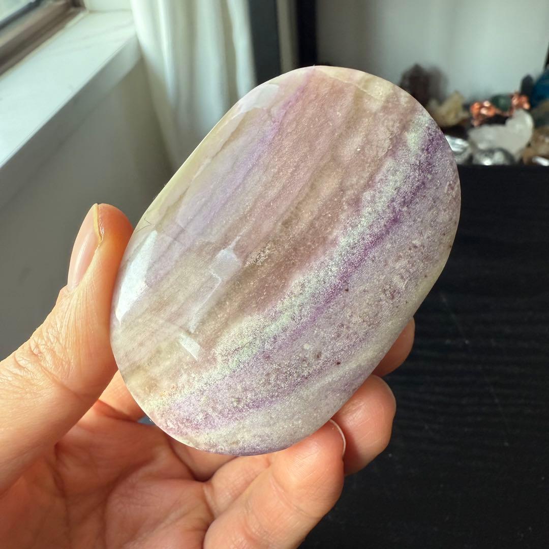 【ノブ】天然石フローライトのお握り石　置物NO.112903