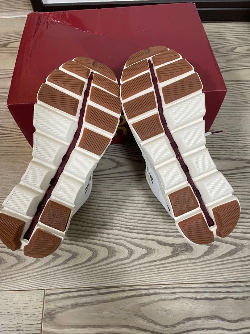 【2025年限定】ON Cloud X4 ランニングシューズ アイボリー