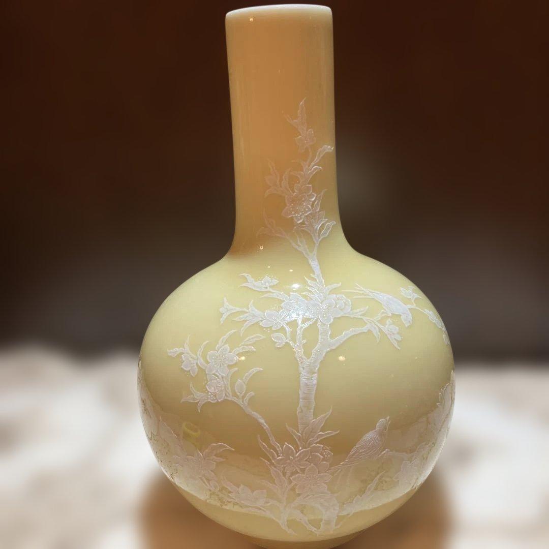 単色釉薬堆積彫刻カササギ梅花瓶 景徳鎮　ヴィンテージ　クリームイエロー