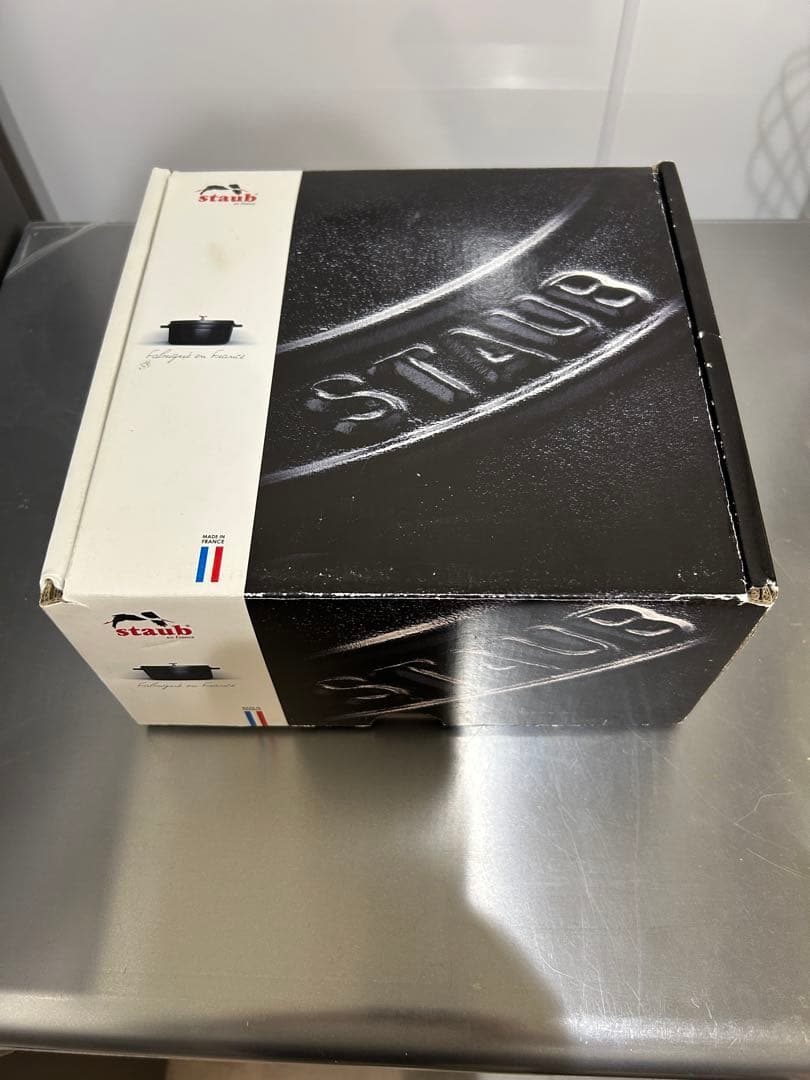 ストウブ　ココットラウンド18cm