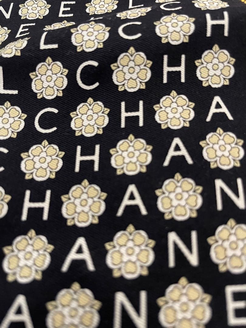 CHANEL シルク スカーフ カメリア　ロゴ 花柄