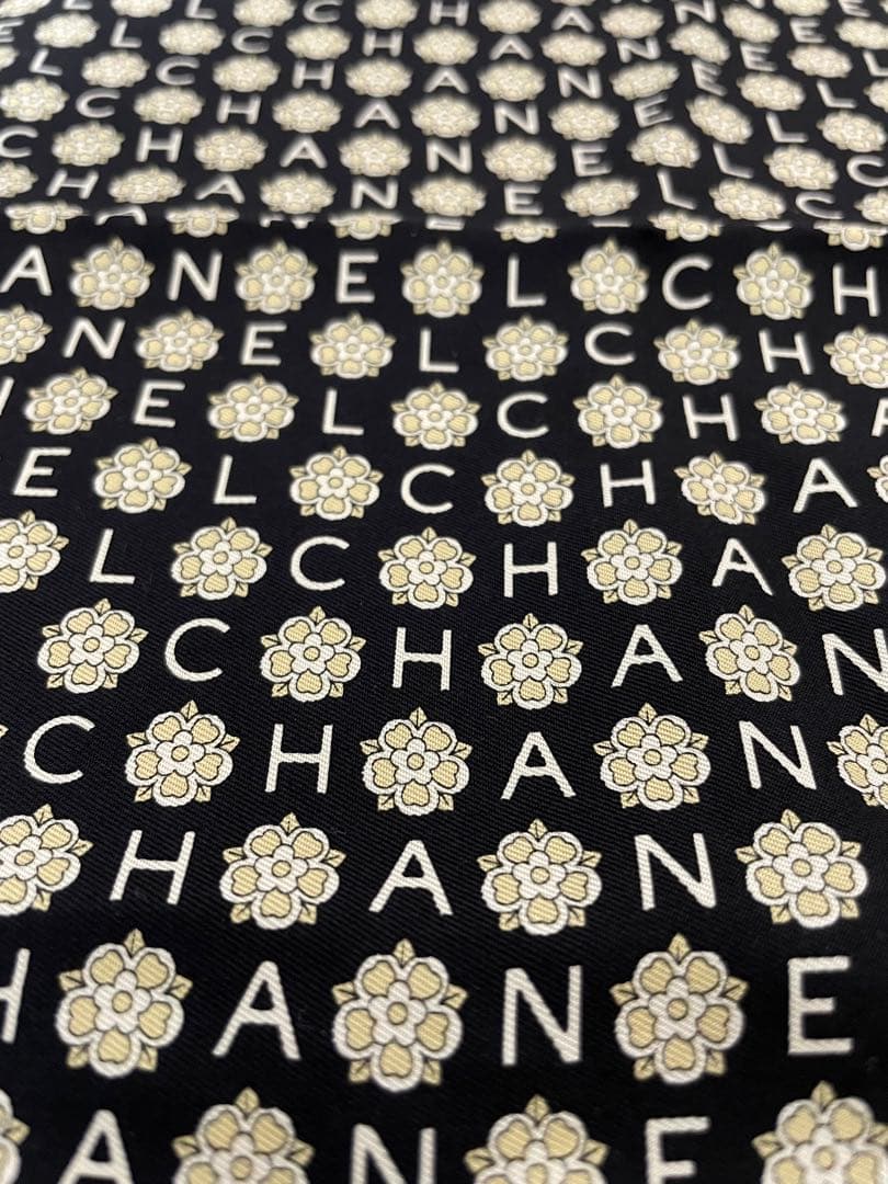 CHANEL シルク スカーフ カメリア　ロゴ 花柄