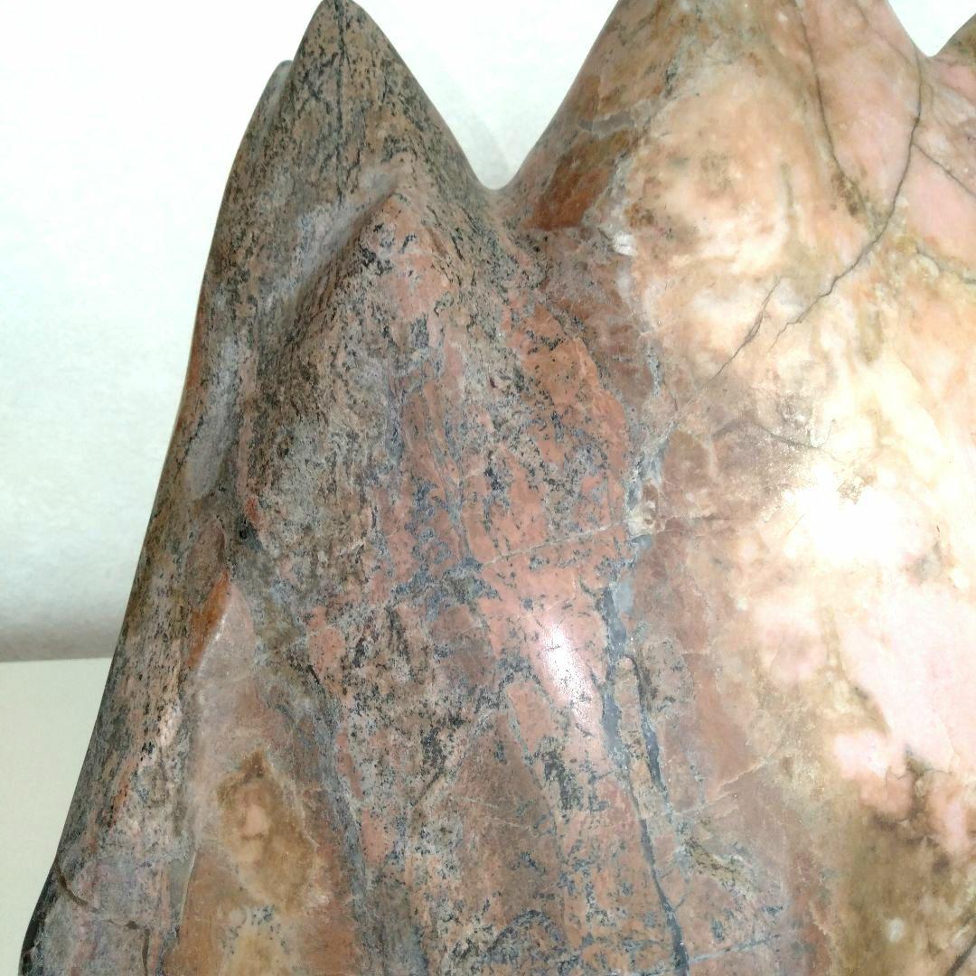 超大型バラ輝石　ロードナイト　原石　約15kg 　連山　台付き１個