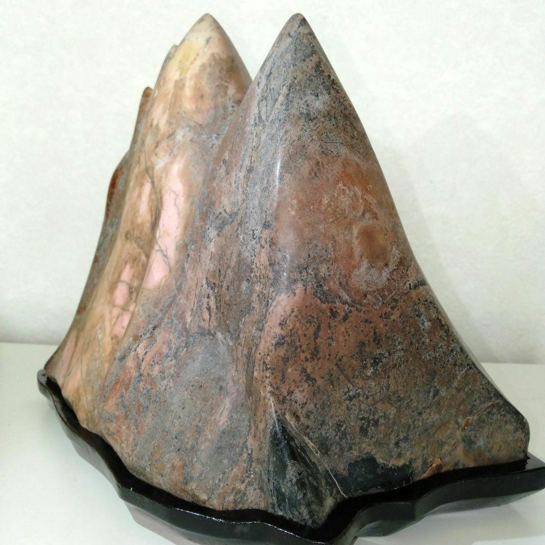 超大型バラ輝石　ロードナイト　原石　約15kg 　連山　台付き１個