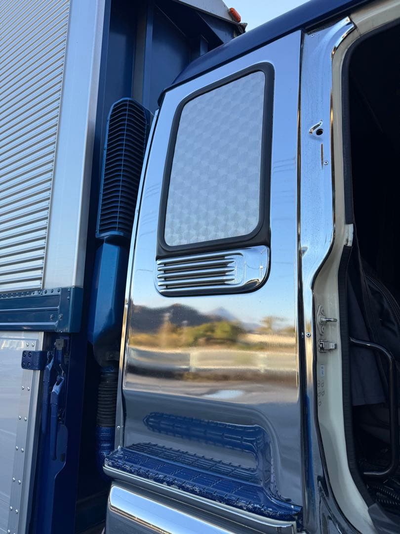 いすゞ　NEWギガ　寝台パネル　メッキ