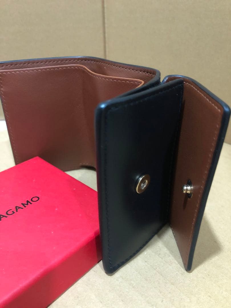 【新品】イタリア製FERRAGAMO ブラック ケース　財布