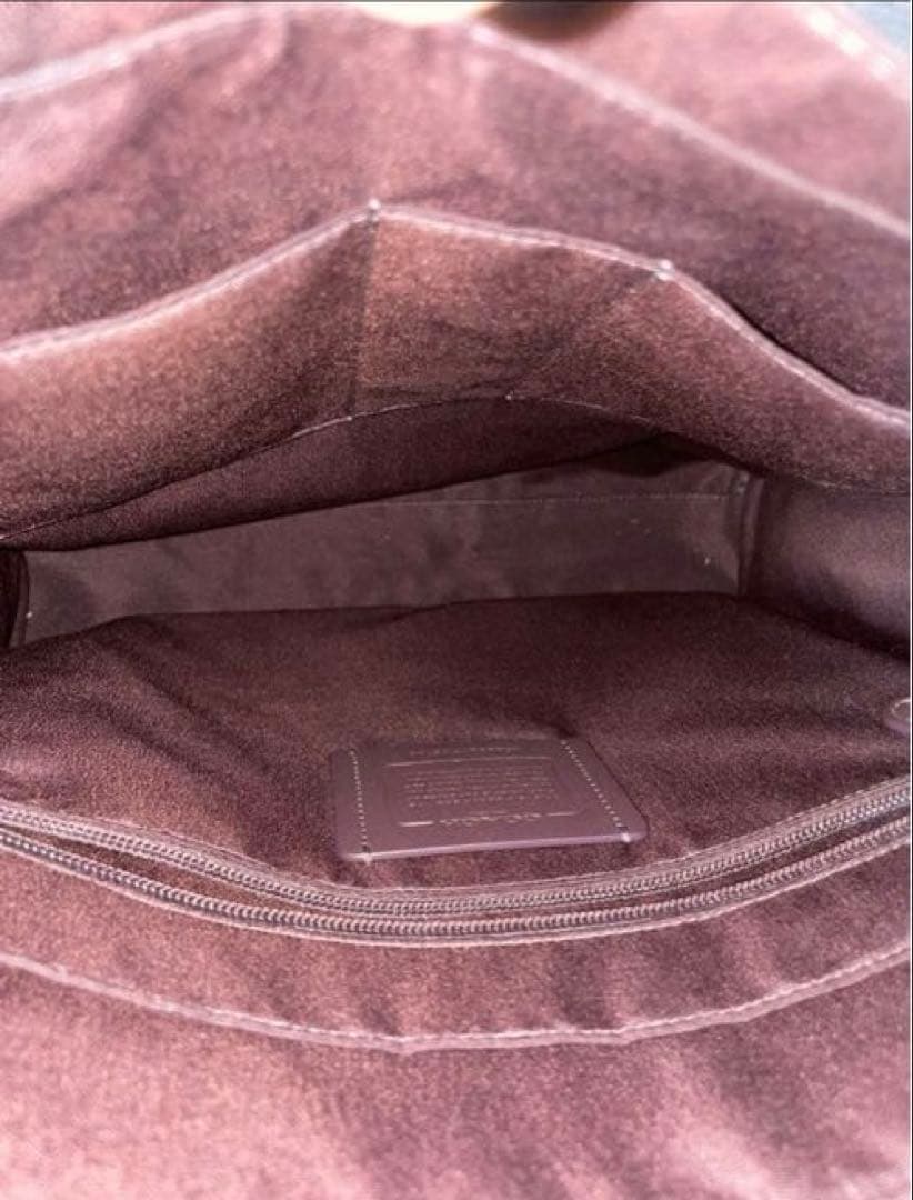 スタイリッシュなCOACHグラハムのシグネチャーバッグで上品で使いやすいモデル