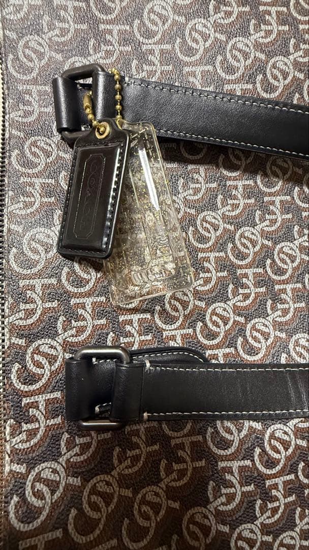 スタイリッシュなCOACHグラハムのシグネチャーバッグで上品で使いやすいモデル