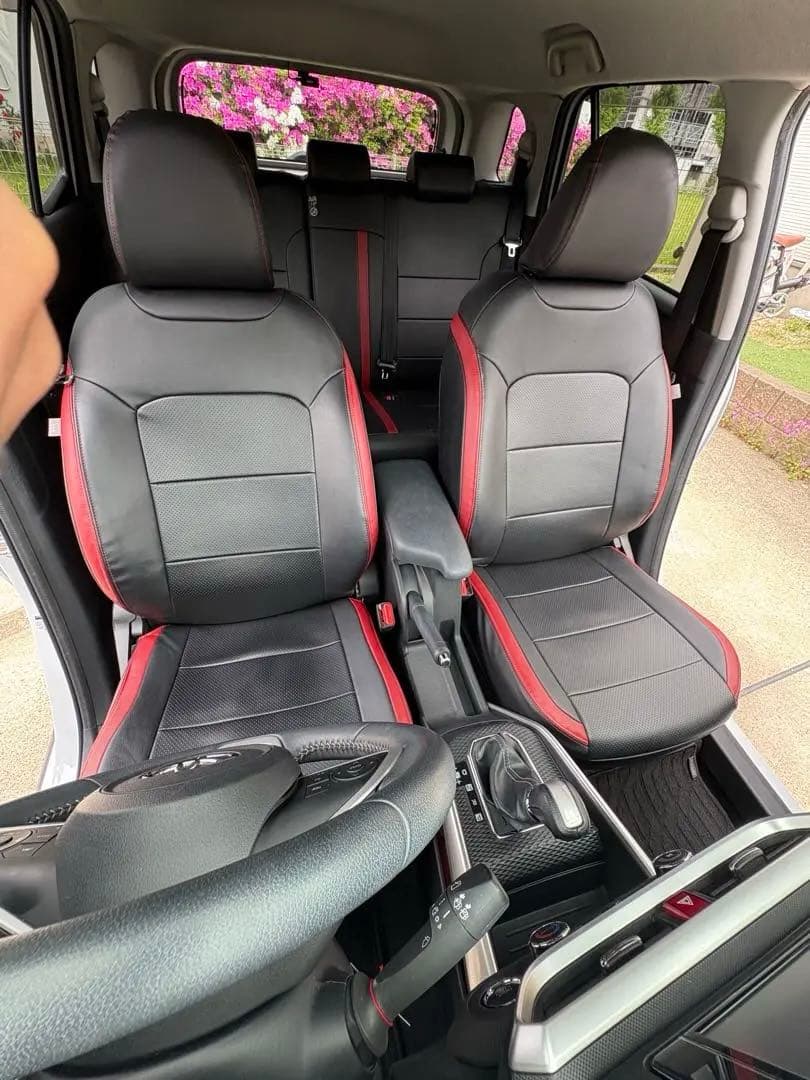 トヨタ　ライズ　純正シートカバー