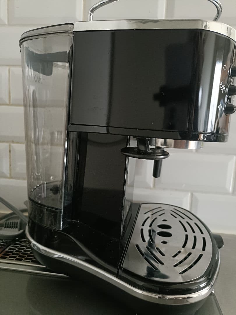 デロンギ　エスプレッソマシンECO310BK