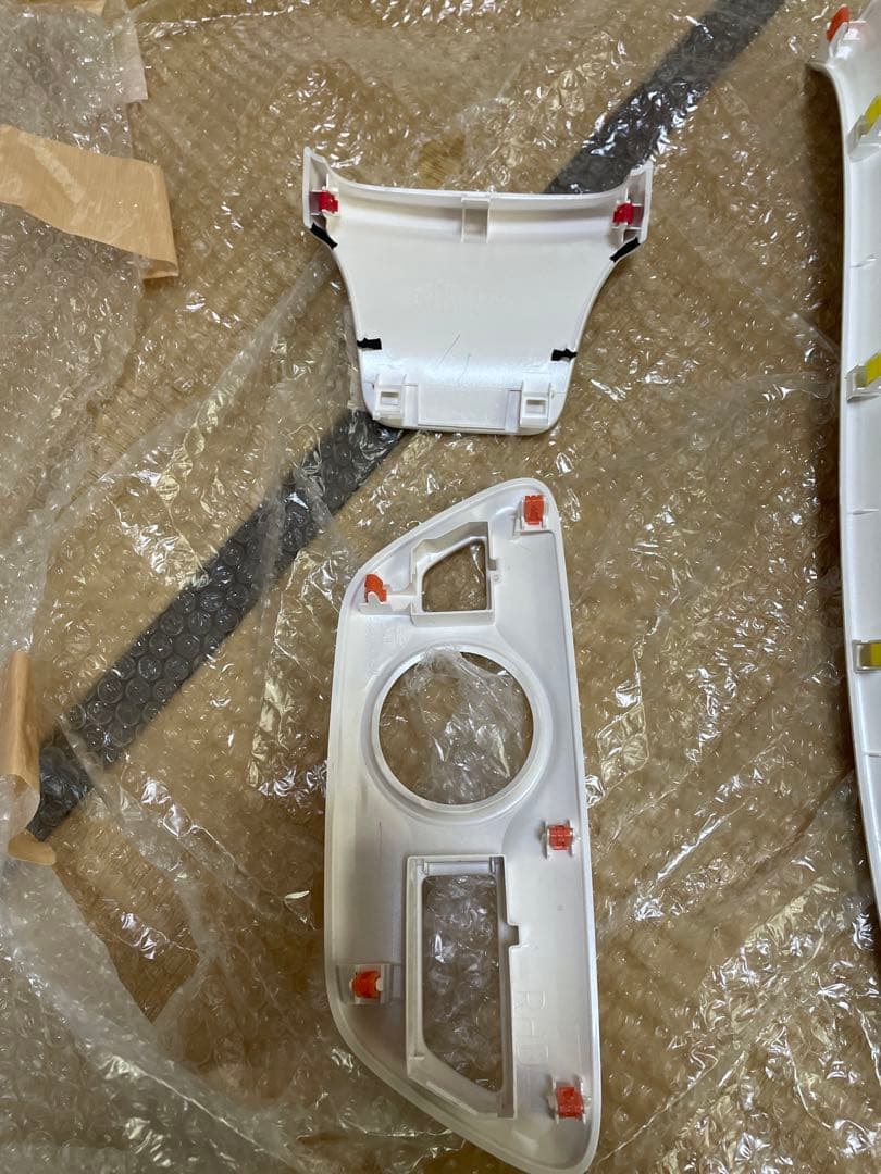 ホワイト センターコンソール　プリウス50