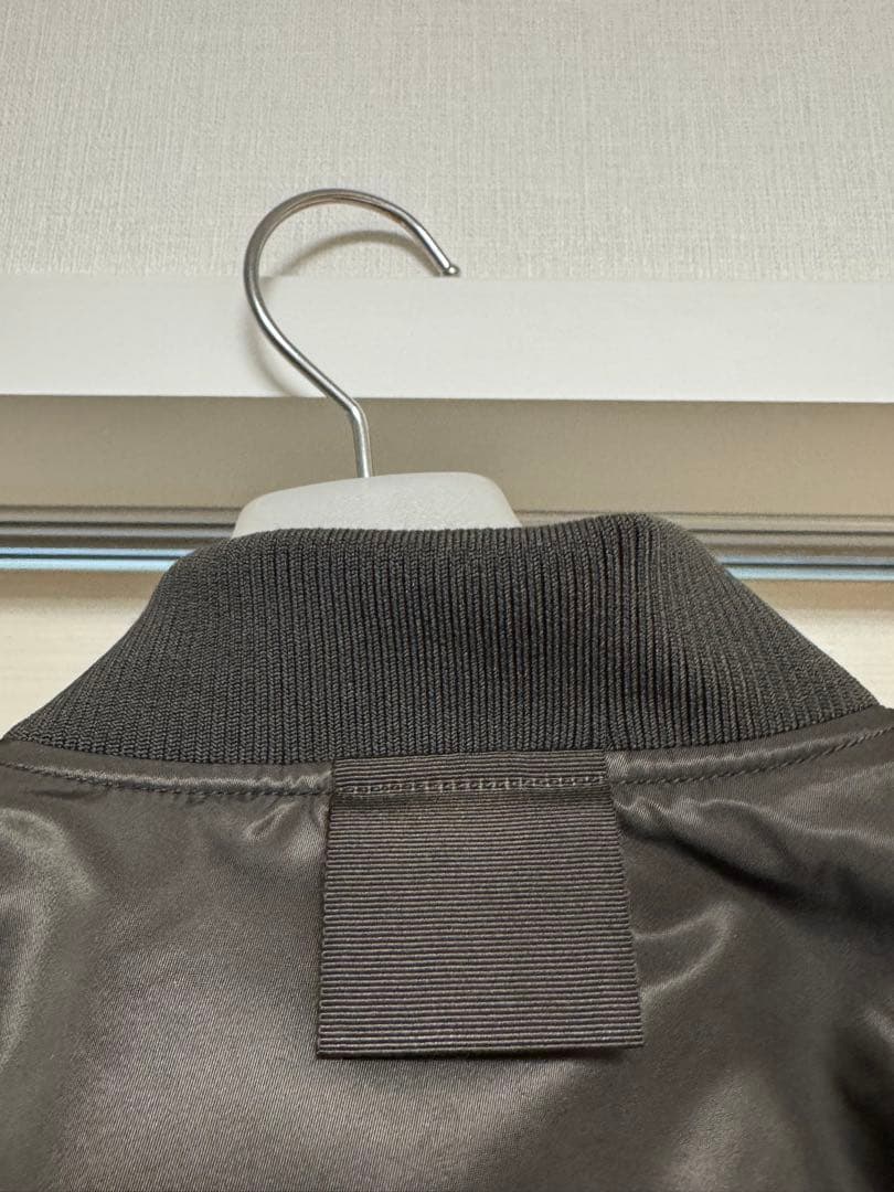 2026年　モデルユニクロ+J ハイブリッド MA-1 ダウン　L GLAY