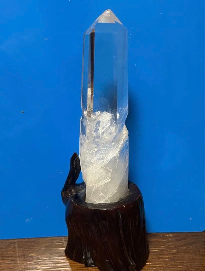 激安‼️訳あり【天然石】高品質 水晶ポイント 木彫り台座付き ❣️定価2万