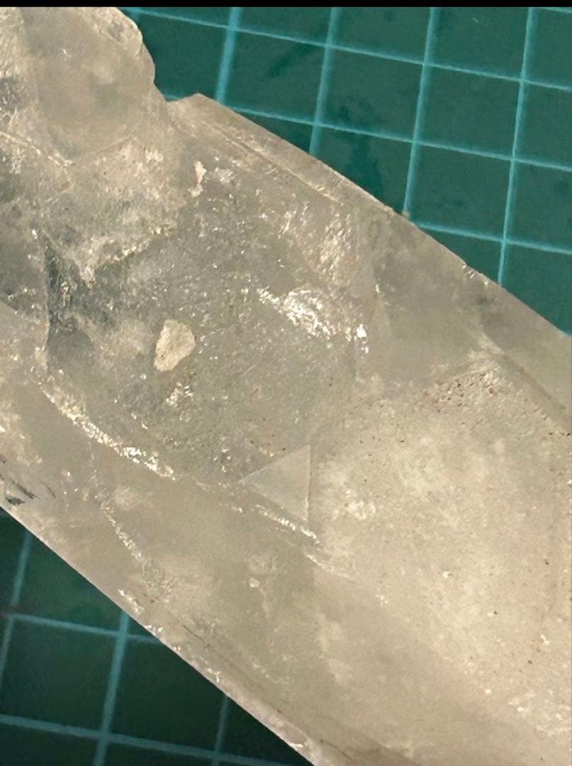 激安‼️訳あり【天然石】高品質 水晶ポイント 木彫り台座付き ❣️定価2万