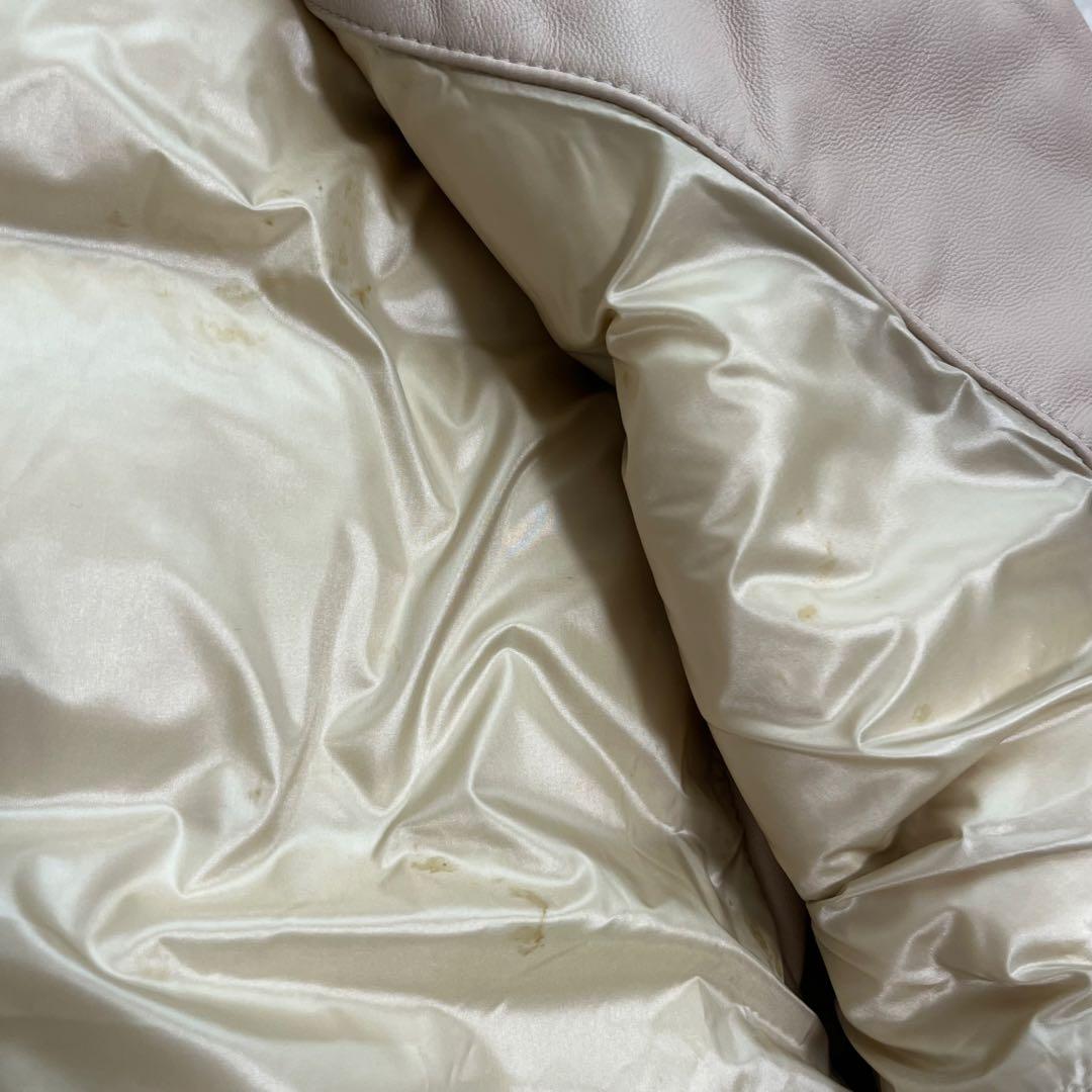 希少　マッカージュ　ラムレザー ダウンベスト　メタルロゴ　ベージュ