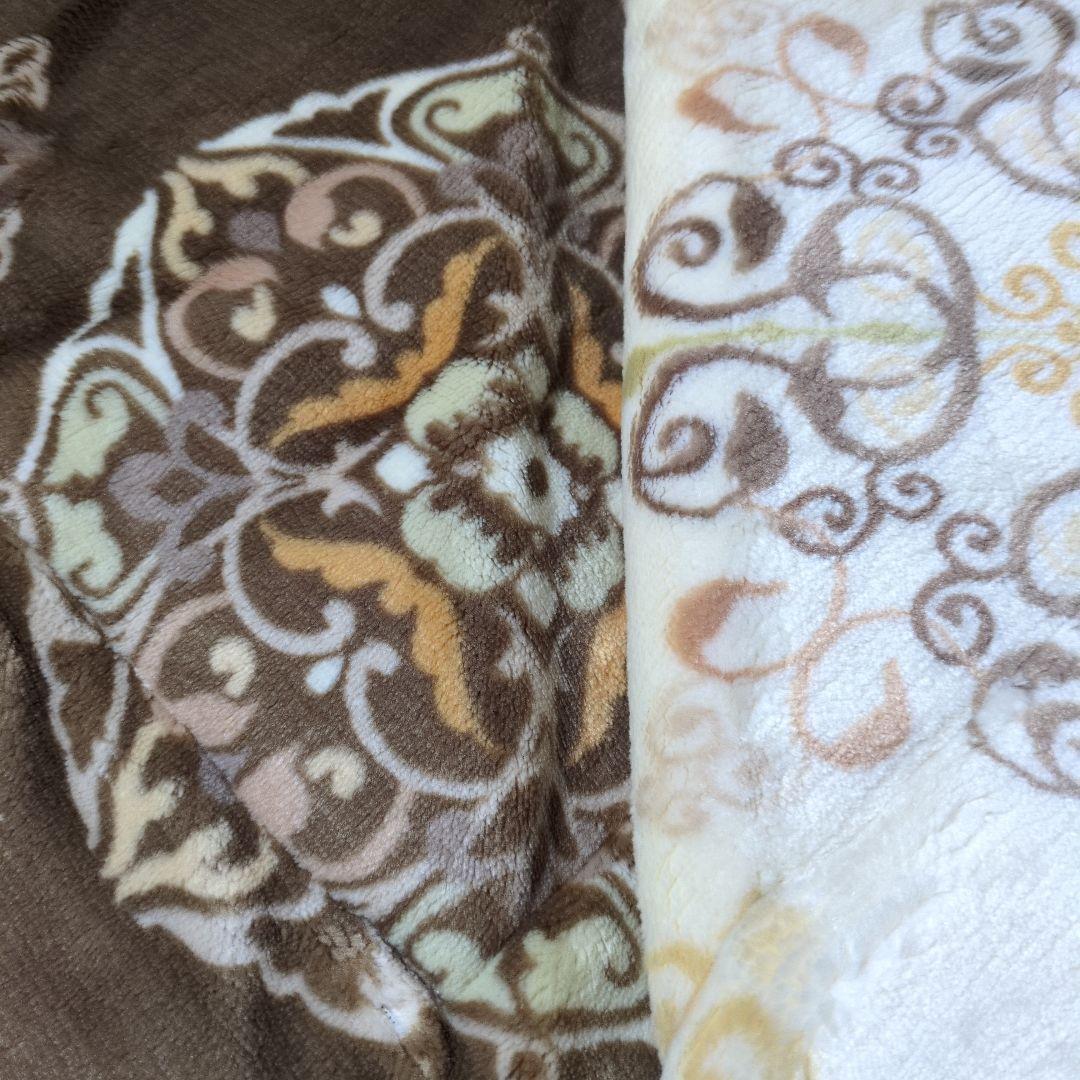 リバーシブル毛布・２枚重ね中綿入り ２枚セット