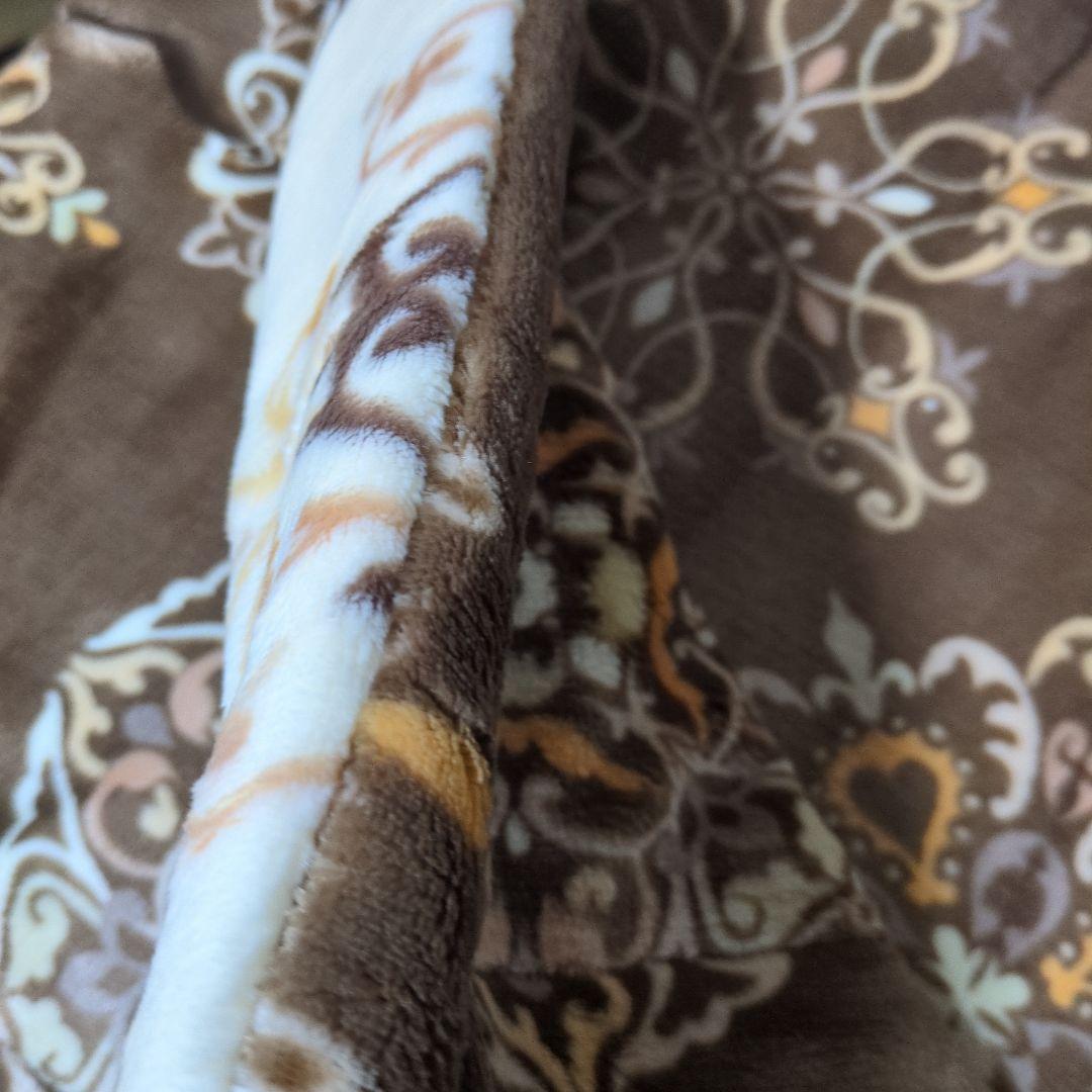 リバーシブル毛布・２枚重ね中綿入り ２枚セット